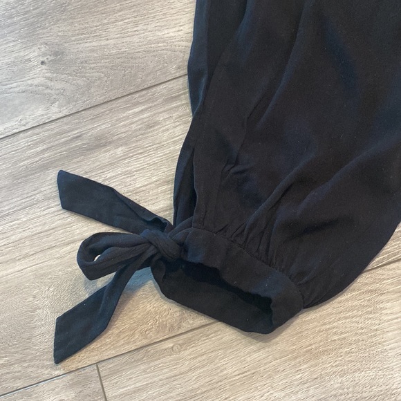 2/$10  Shein Cropped Tie-up Cuff Pants - Picture 3 of 6